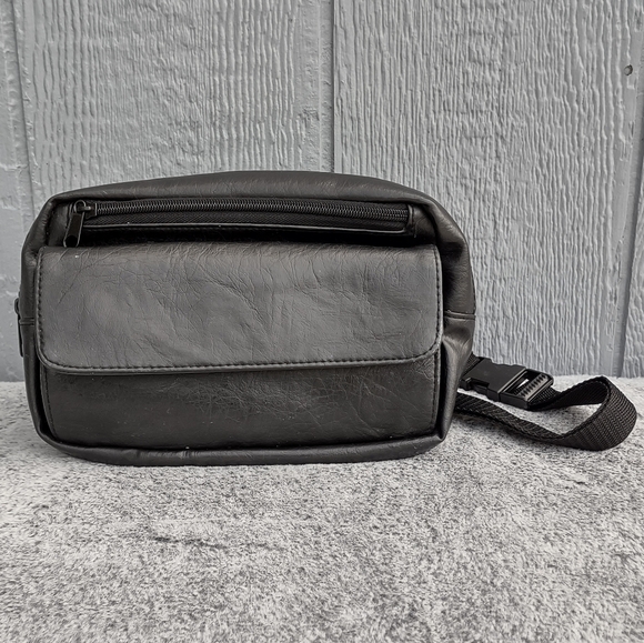 Outbrook Other - Outbrook Faux Leather Retro Style Fanny Pack Black